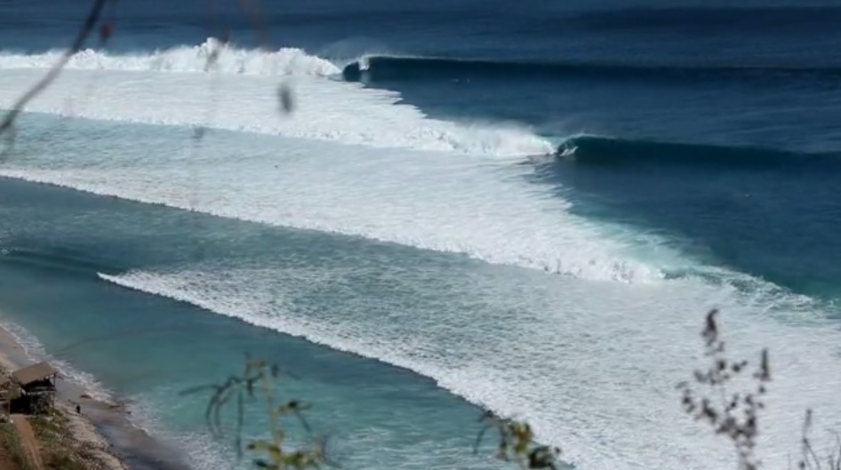 Video: Desert point, Indonesia with Kalani Chapman & Ezra Sitt