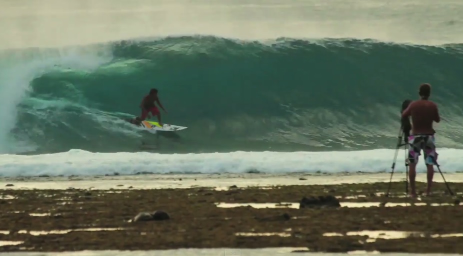 Video: Surfing the Lombok Lightroom